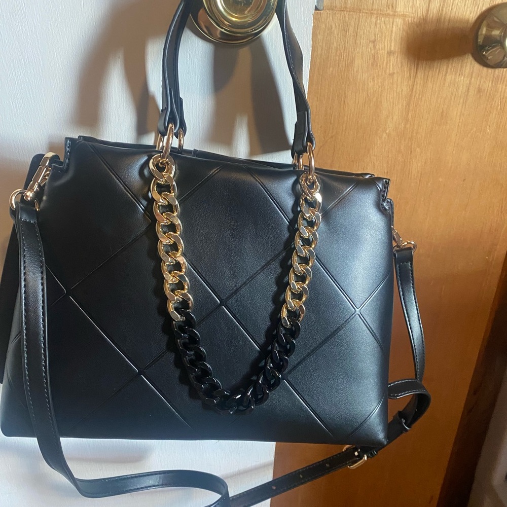 Elegant Black Quilted Handbag